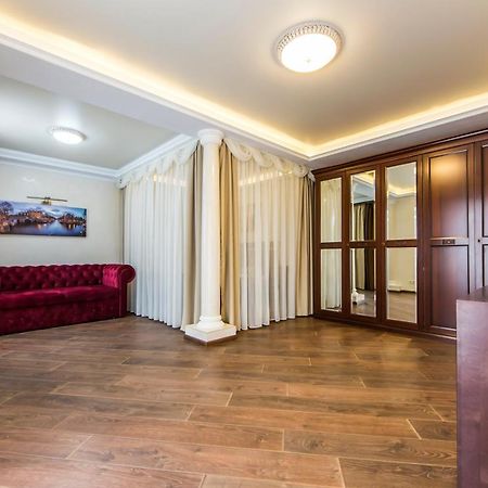 Шикарная Квартира Возле Костёла В Центре Kiev Bagian luar foto
