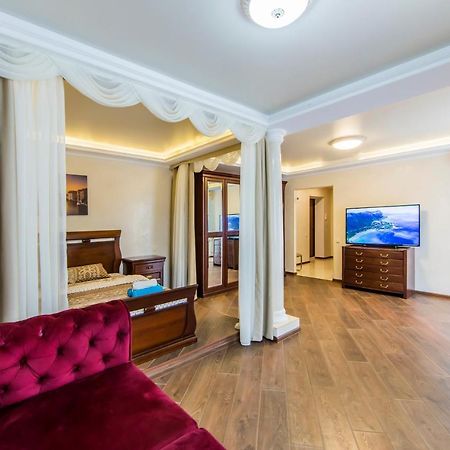 Шикарная Квартира Возле Костёла В Центре Kiev Bagian luar foto